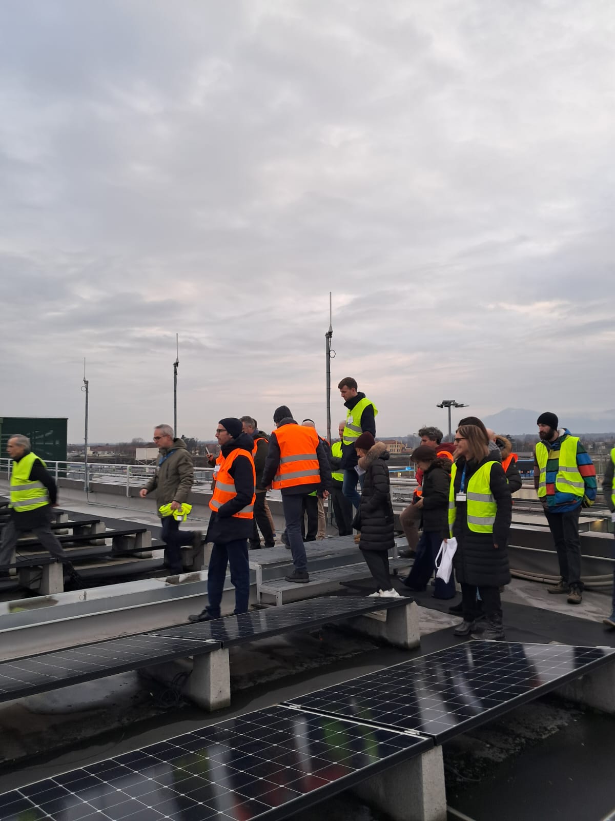 Visita tecnica sul rooftop dell'aeroporto durante l'incontro partner CREALab